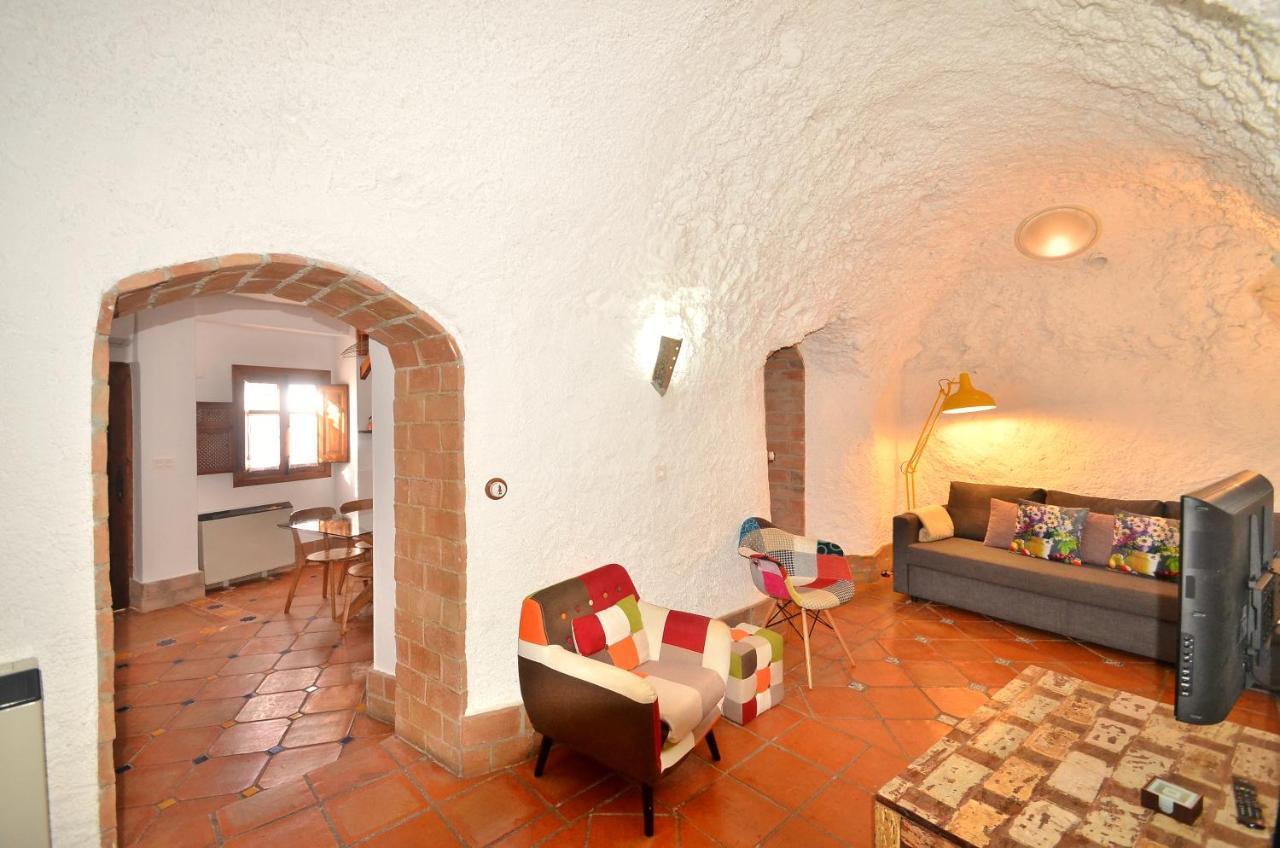House&cave Parking And Terrace, In The Grenade