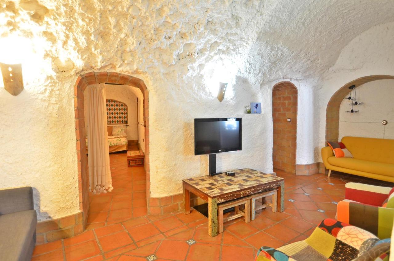House&cave Parking And Terrace, In The Willa Grenada